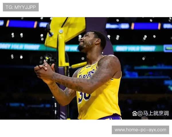 詹姆斯弧顶三分稳稳命中，湖人延续优势