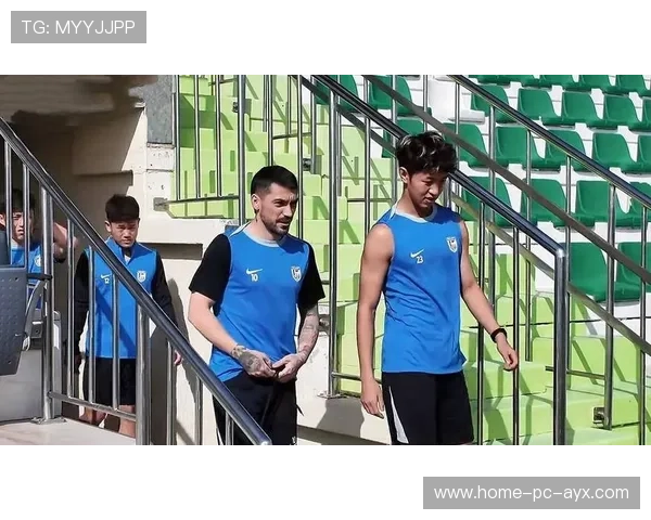 斯坦丘正式在大连梭鱼湾球场合练，定位球助攻卡兰加头球