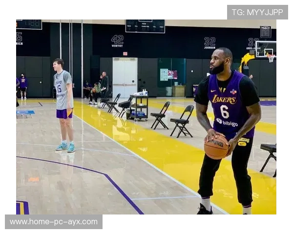 詹姆斯在社区内发起“快乐篮球”项目覆盖数所学校